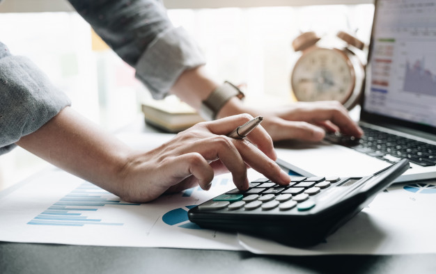 Hóa đơn xuất sai thời điểm được coi là không hợp lệ và doanh nghiệp sẽ bị xử phạt theo quy định. 