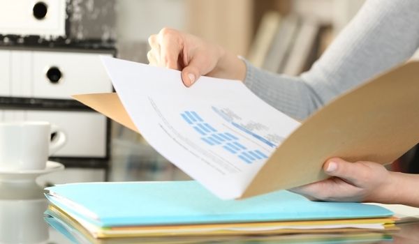 Cơ quan thuế quản lý trực tiếp chịu trách nhiệm thông báo về việc người nộp thuế chuyển địa điểm. 